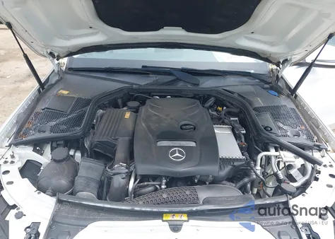 2016 Mercedes-Benz C 300 Luxury/Sport z USA, uszkodzony, nr VIN 55SWF4JB8GU096616